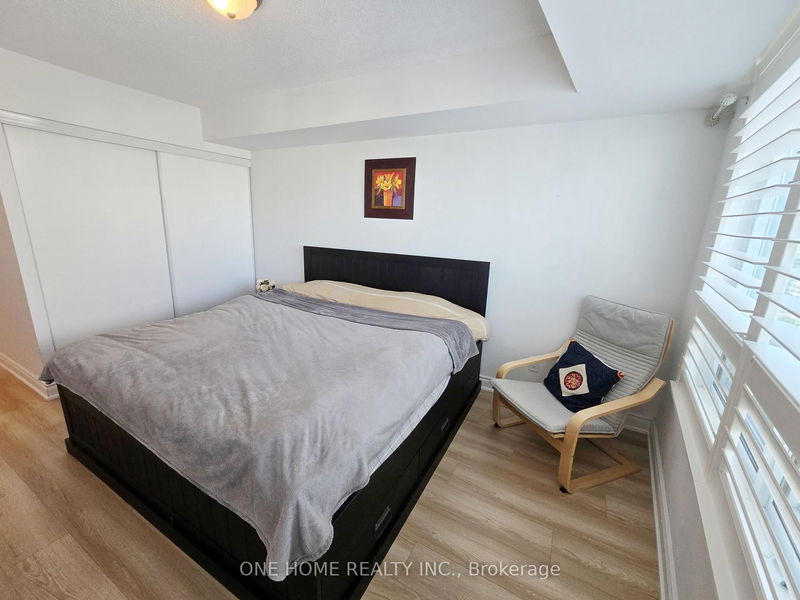 Preview image for 15 Greenview Ave #1804, Toronto