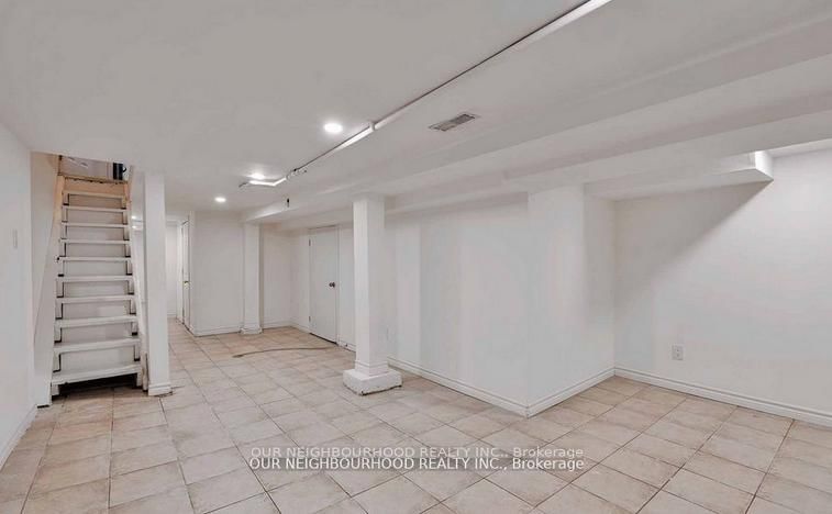 Preview image for 243 Lippincott St, Toronto