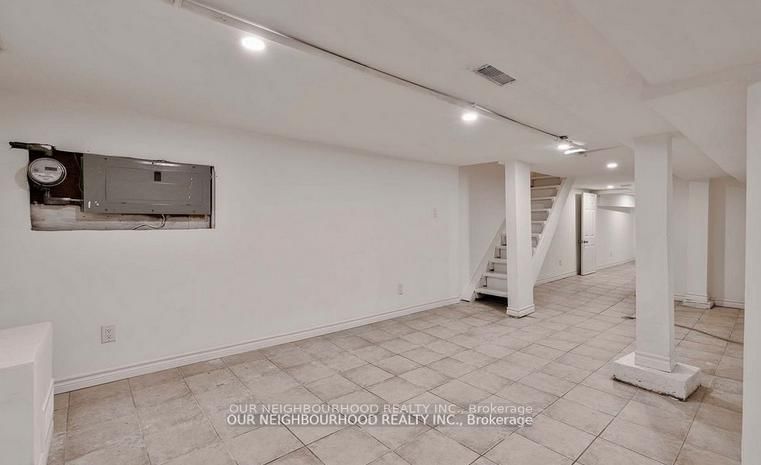 Preview image for 243 Lippincott St, Toronto