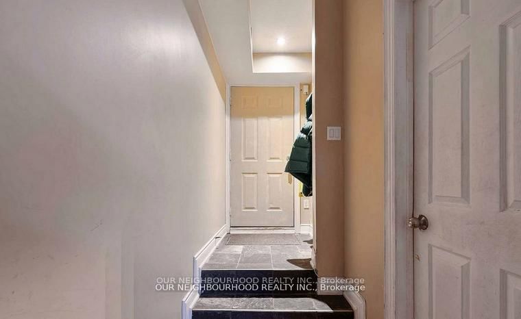 Preview image for 243 Lippincott St, Toronto