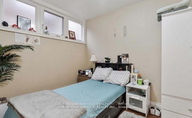 Preview image for 243 Lippincott St, Toronto
