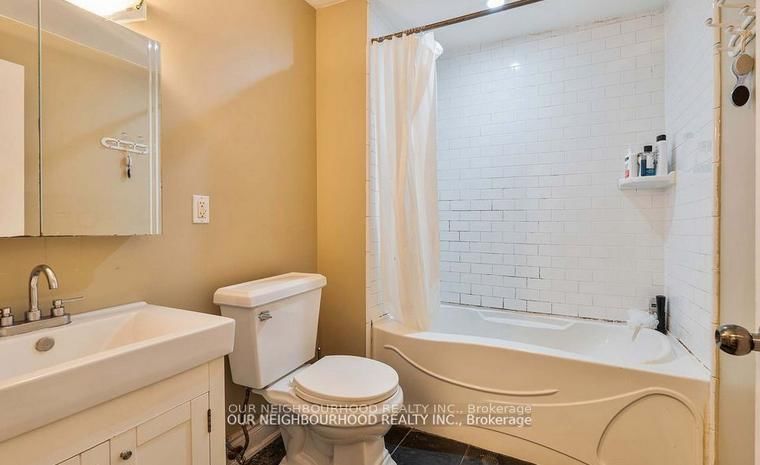 Preview image for 243 Lippincott St, Toronto
