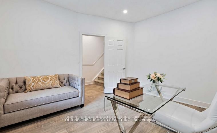 Preview image for 243 Lippincott St, Toronto