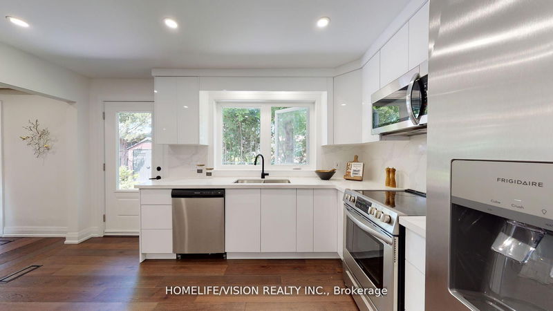 Preview image for 12 Flaremore Cres, Toronto