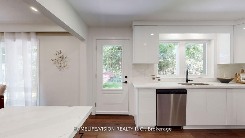 Preview image for 12 Flaremore Cres, Toronto