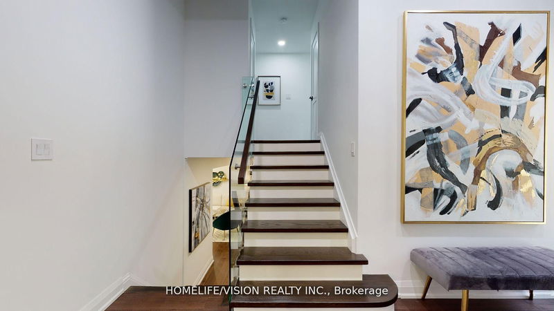 Preview image for 12 Flaremore Cres, Toronto
