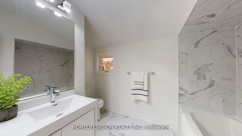 Preview image for 12 Flaremore Cres, Toronto