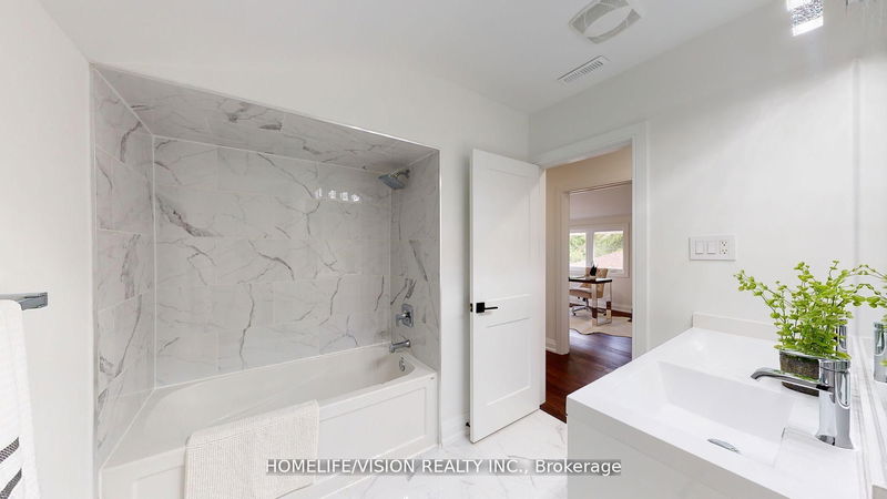 Preview image for 12 Flaremore Cres, Toronto