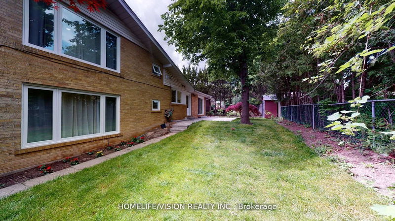 Preview image for 12 Flaremore Cres, Toronto
