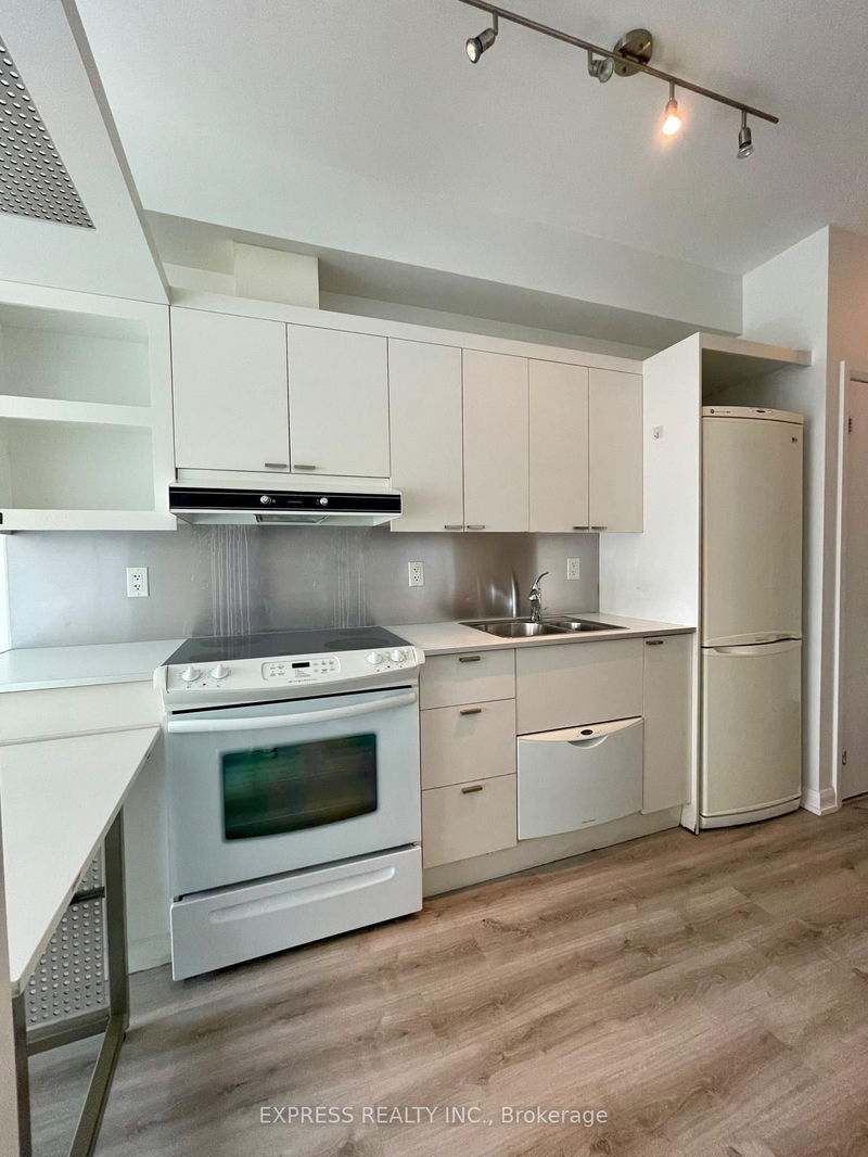 Preview image for 111 Elizabeth St #1623A, Toronto