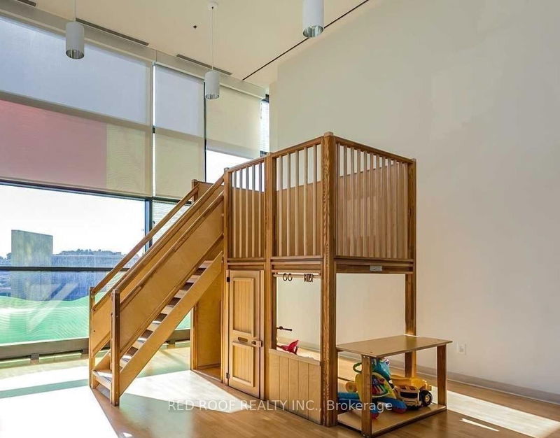 Preview image for 33 Singer Crt #711, Toronto