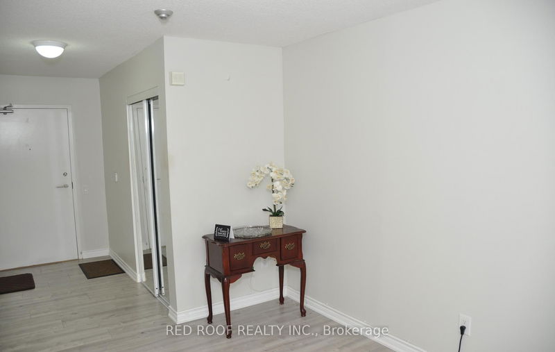 Preview image for 33 Singer Crt #711, Toronto