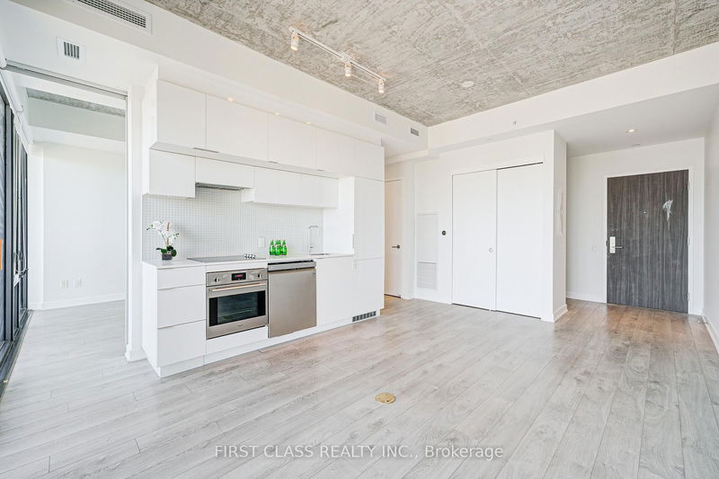 Preview image for 185 Roehampton Ave #1606, Toronto