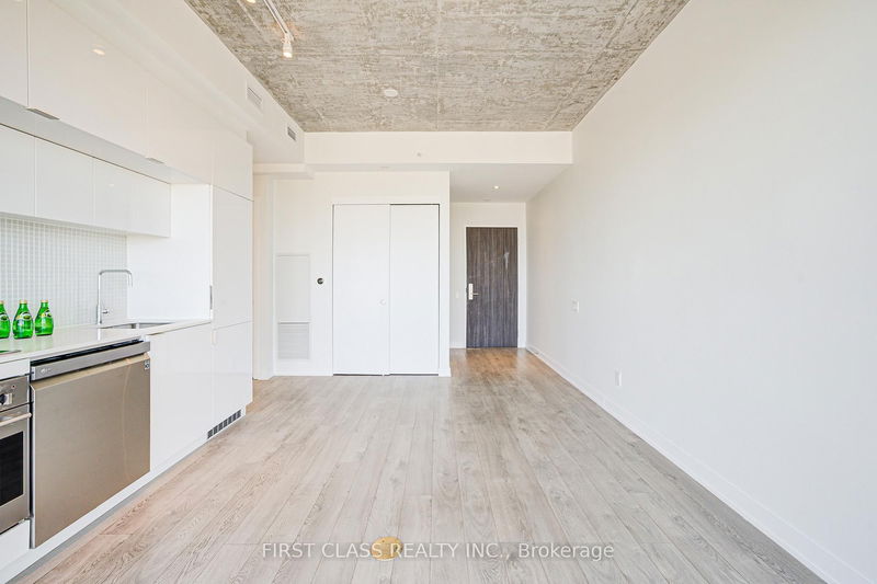 Preview image for 185 Roehampton Ave #1606, Toronto