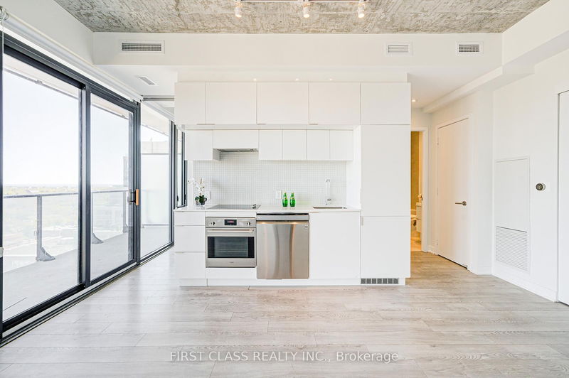Preview image for 185 Roehampton Ave #1606, Toronto