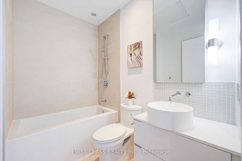 Preview image for 185 Roehampton Ave #1606, Toronto