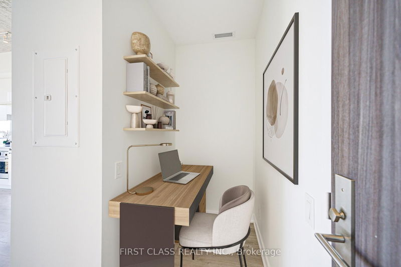 Preview image for 185 Roehampton Ave #1606, Toronto