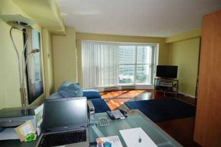 Preview image for 77 Harbour Sq #1403, Toronto