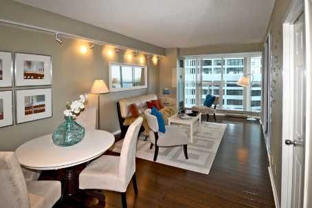 Preview image for 77 Harbour Sq #1004, Toronto