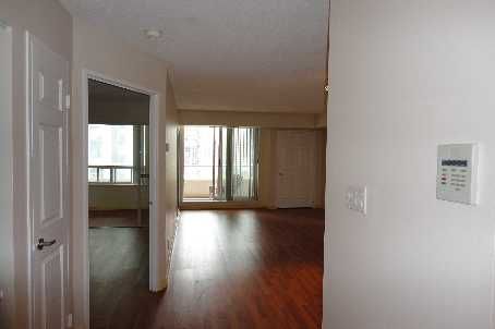 Preview image for 18 Hillcrest Ave #906, Toronto