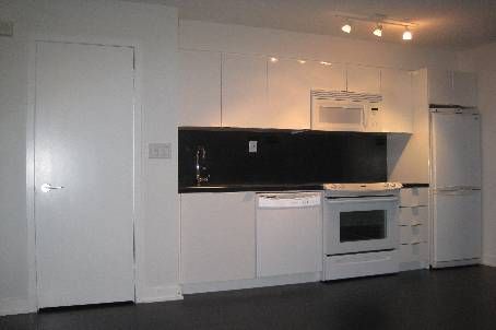 Preview image for 10 Capreol Crt #821, Toronto