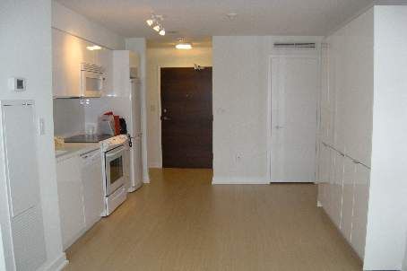 Preview image for 10 Capreol Crt #1001, Toronto