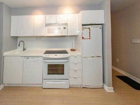 Preview image for 10 Capreol Crt #1001, Toronto