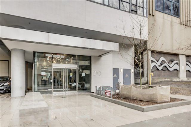 Preview image for 210 Simcoe St #2003, Toronto