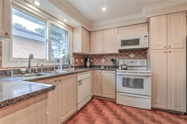Preview image for 33 Yatesbury Rd, Toronto