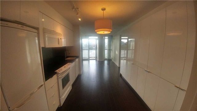 Preview image for 10 Capreol Crt #645, Toronto