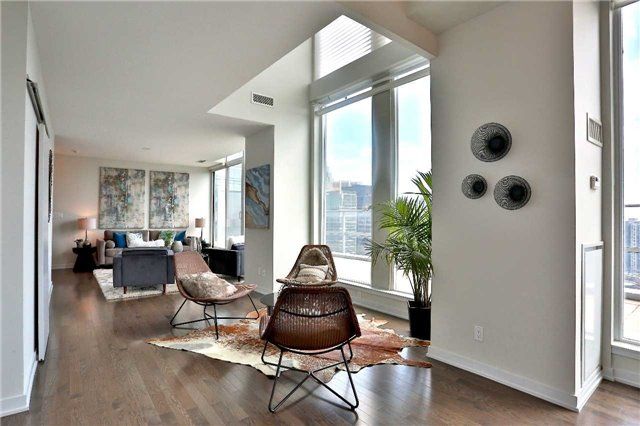 Preview image for 126 Simcoe St #Ph05, Toronto