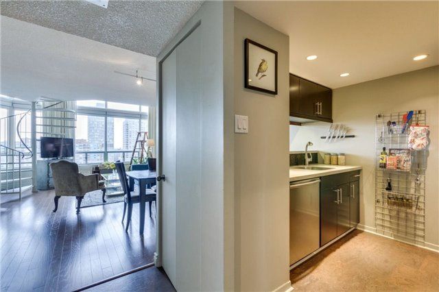 Preview image for 25 Maitland St #1706, Toronto