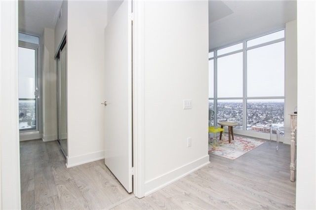 Preview image for 30 Roehampton Ave #1805, Toronto