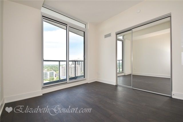 Preview image for 30 Roehampton Ave #1805, Toronto