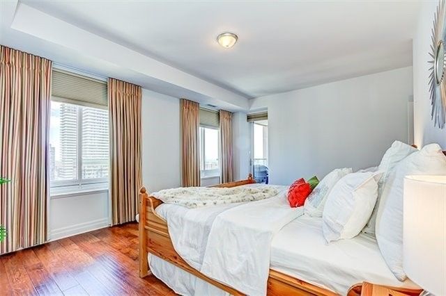 Preview image for 35 Balmuto St #3602, Toronto