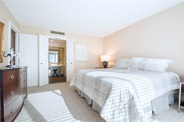 Preview image for 164 Cumberland St #402, Toronto