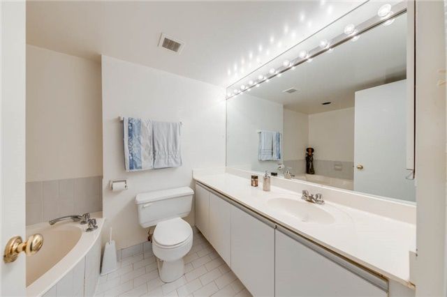 Preview image for 25 Maitland St #709, Toronto