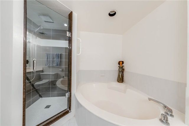 Preview image for 25 Maitland St #709, Toronto