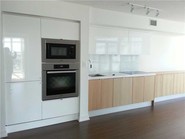 Preview image for 21 Iceboat Terr #2209, Toronto