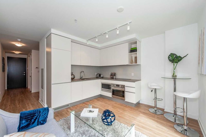 Preview image for 377 Madison Ave #201, Toronto