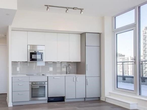 Preview image for 17 Dundonald St #1703, Toronto