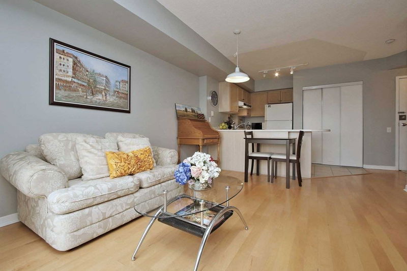 Preview image for 140 Bathurst St #Ph02, Toronto