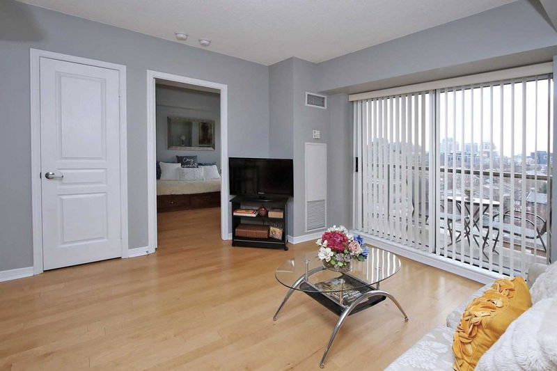 Preview image for 140 Bathurst St #Ph02, Toronto