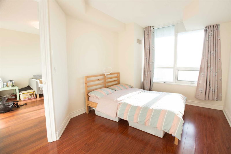 Preview image for 25 Greenview Ave #916, Toronto