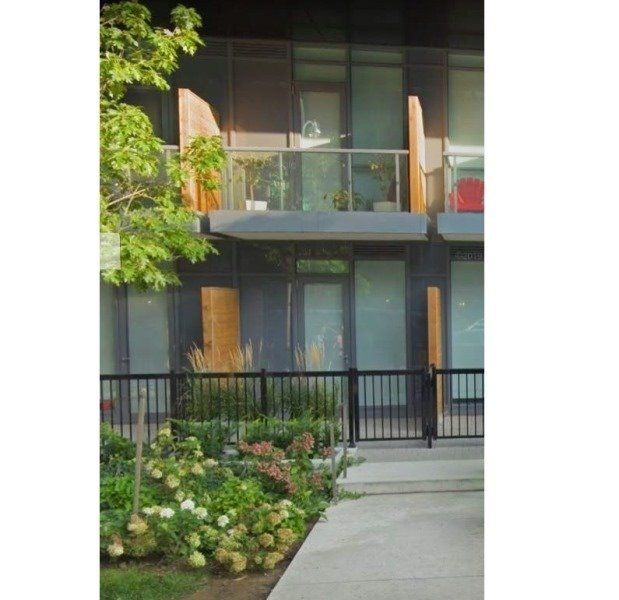 Preview image for 30 Roehampton Ave #Th 4, Toronto