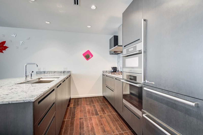 Preview image for 180 University Ave #2104, Toronto