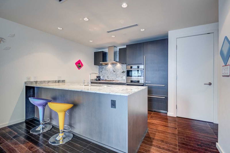 Preview image for 180 University Ave #2104, Toronto
