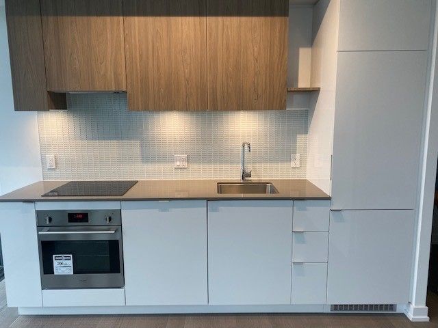 Preview image for 161 Roehampton Ave #1010, Toronto