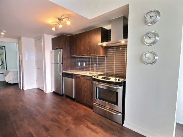 Preview image for 95 Bathurst St #819, Toronto