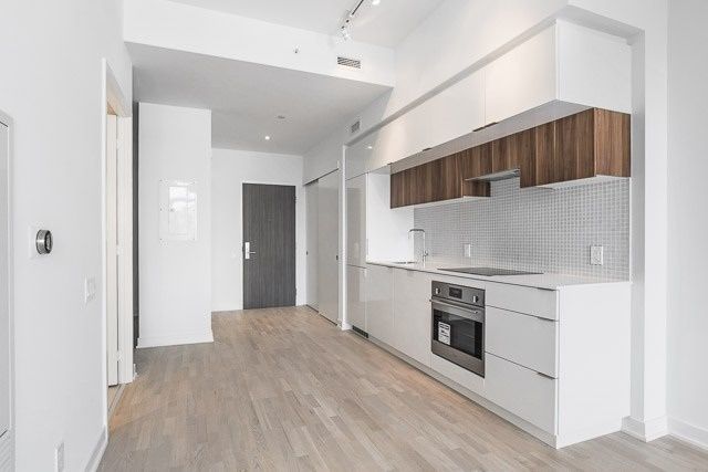 Preview image for 185 Roehampton Ave #612, Toronto